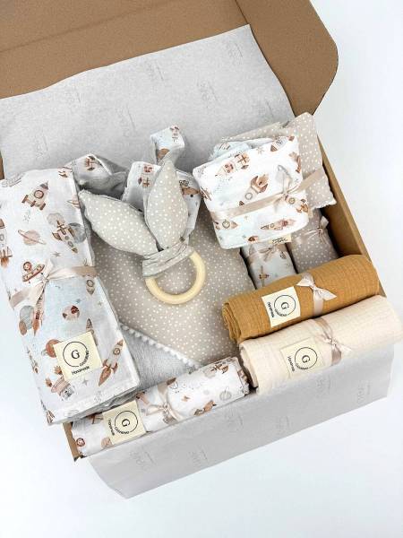 Newborn Spaceship & Beige dots