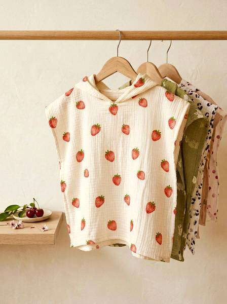 Poncho Beige strawberries muslin