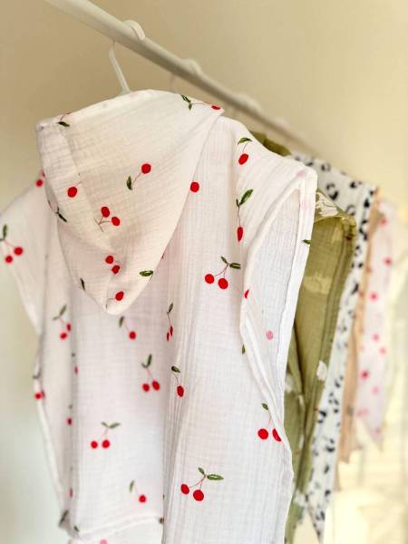 Poncho cherries muslin