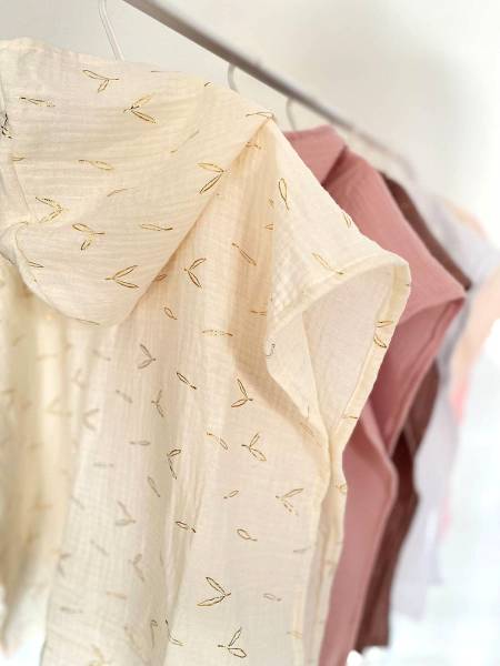Poncho leaves muslin